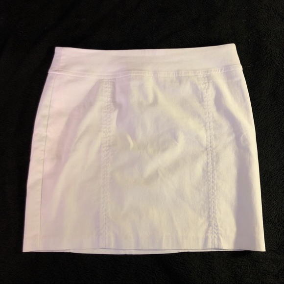 WHITE BASIC MINI SKIRT - Picture 1 of 3